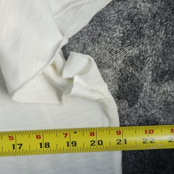 Women's Flutter Sleeveless White Crochet Blouse Top Size Medium Ruffle Keyhole - Picture 7 of 8